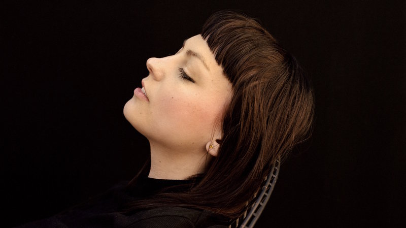 angel-olsen-photo wide-0efda1c52844adda768945294ab48d070c490d64-s800-c85